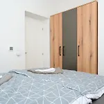 Astral شقة يايتشه