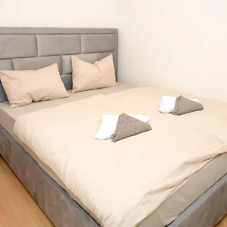 公寓 Astral 亚伊采