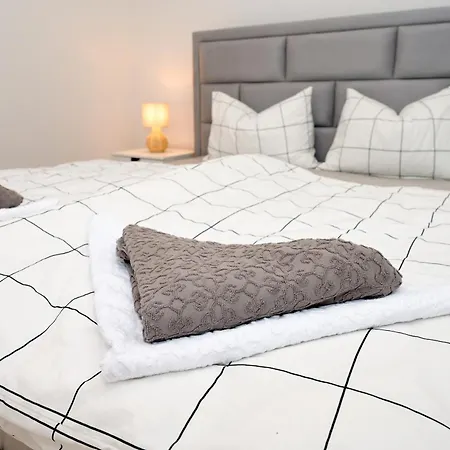 Astral 公寓 亚伊采